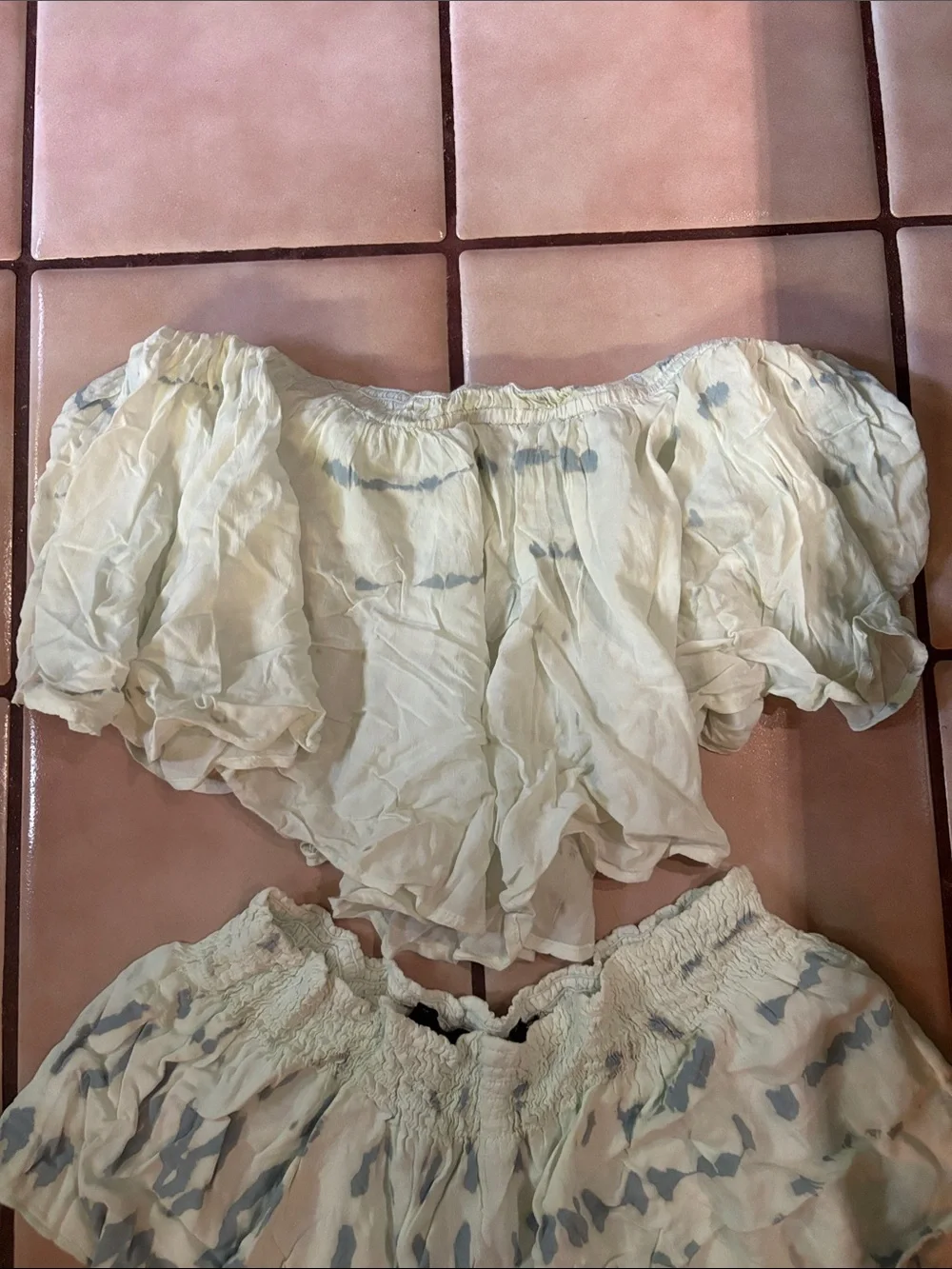 Blue life Tie-Dye Crop Top and Shorts Set - Light Cream & Blue